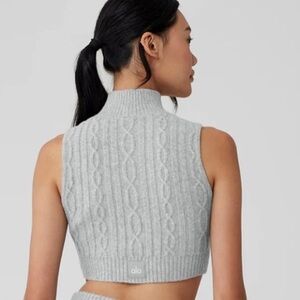 ALO YOGA 
Cable Knit Winter Bliss Mock Neck Tank Top Heather Grey Size  XS NWOT